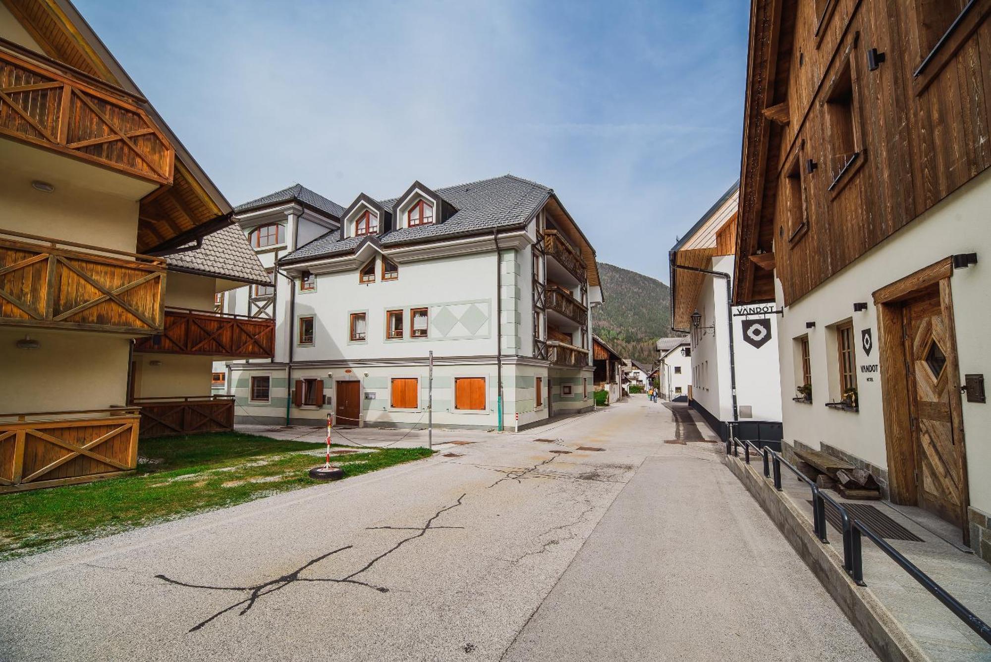 Apartments Slavec With Free Onsite Parking Кранска гора Екстериор снимка