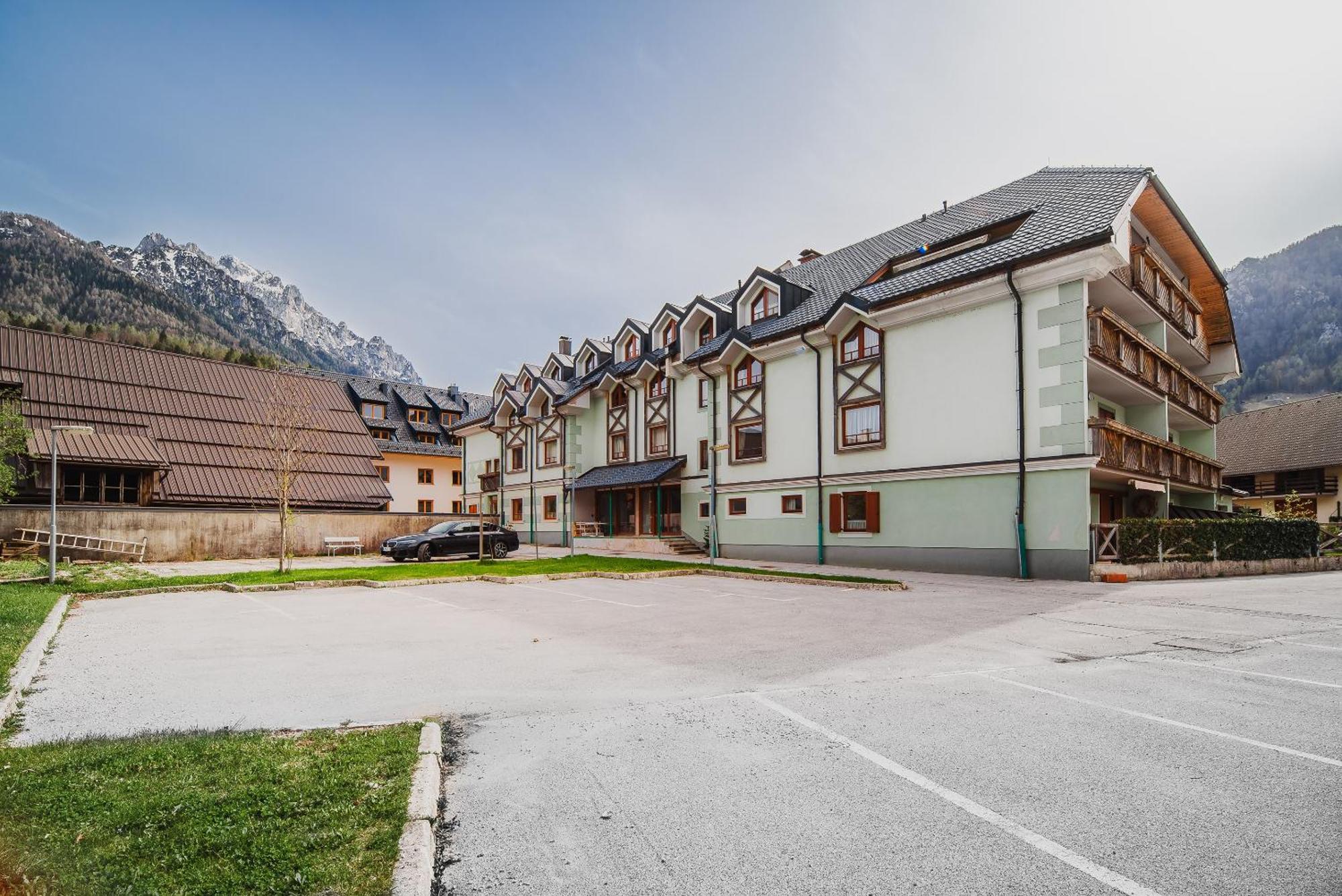 Apartments Slavec With Free Onsite Parking Кранска гора Екстериор снимка